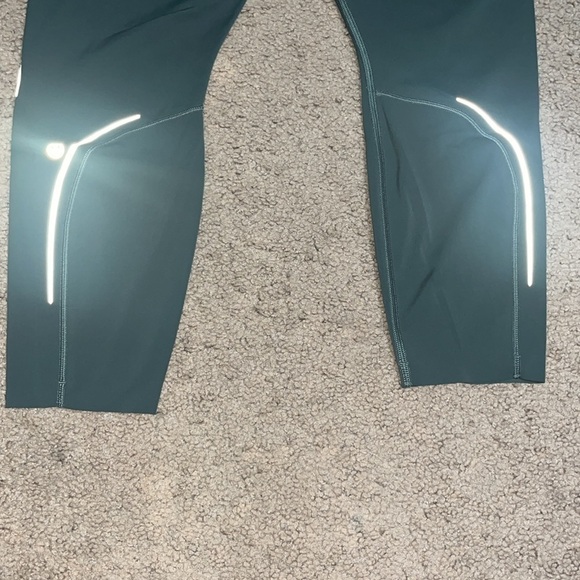 Lululemon Base Pace High-Rise Reflective Tight 25"
Smoked Spruce Green 10 - Picture 7 of 10